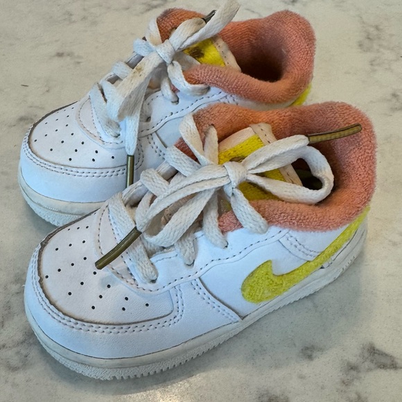 Nike Air Force 1 LV8 5C – White/Yellow Chenille Swoosh – Toddler Shoes - Picture 1 of 7